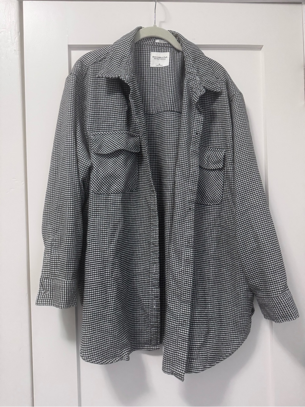 Abercrombie & Fitch Black and White Houndstooth Button-Down Shacket